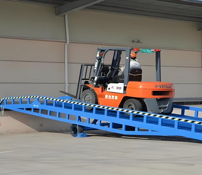 汉川移动式卸货平台（叉车用）